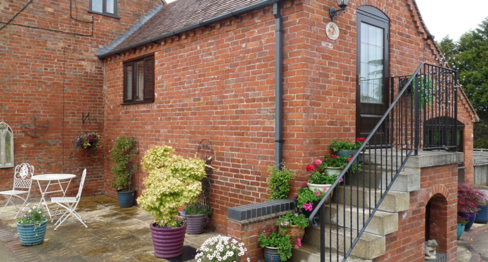 The cottage accommodation available for anglers at Alcott Farm Fishery in Warwickshire