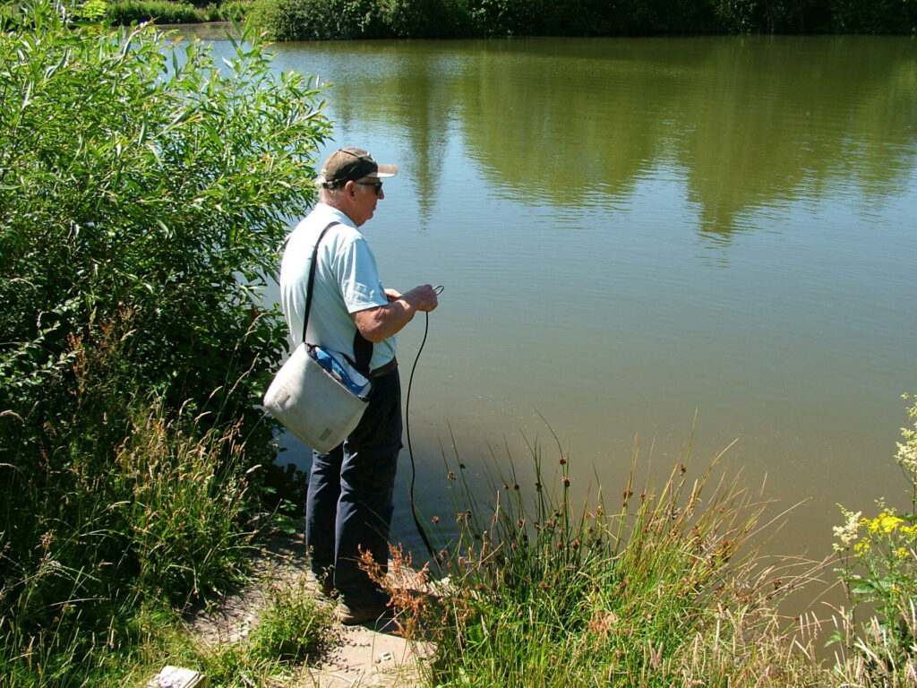 Checking dissolved oxygen levels