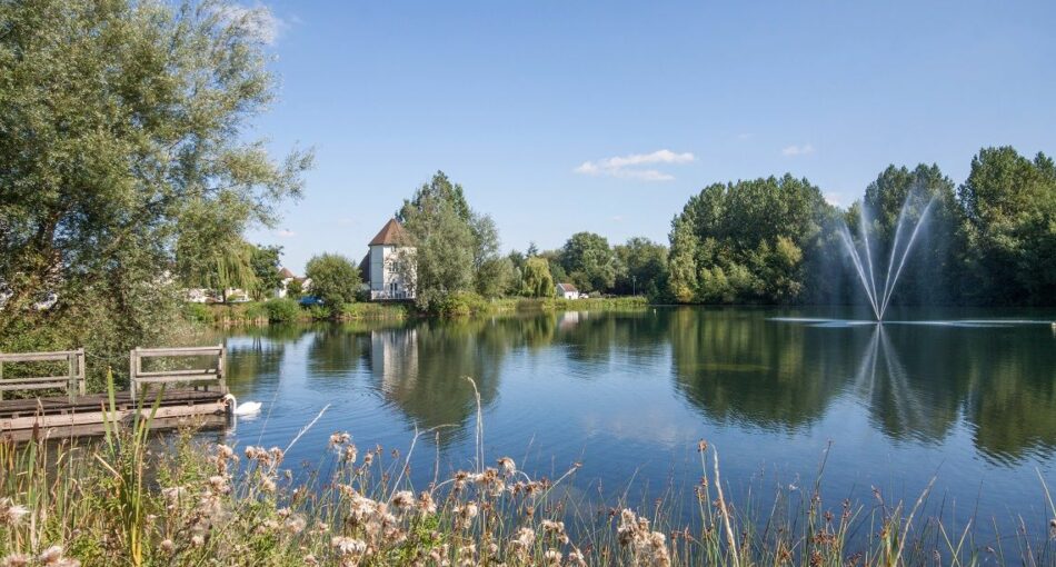 A lake at Tortola Lodge at Cotswold Water Park