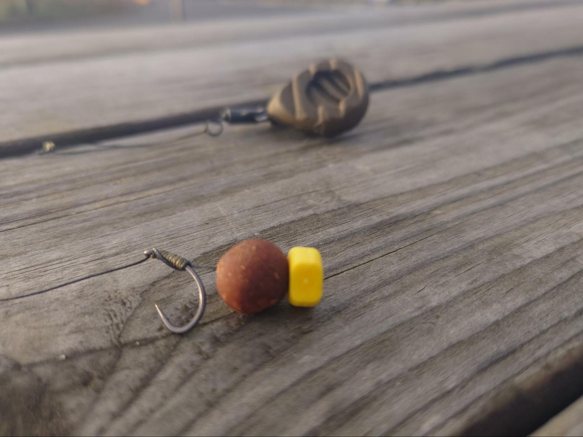 I’ll use a simple knotless knot rig, fished snowman style, with a 12mm boilie